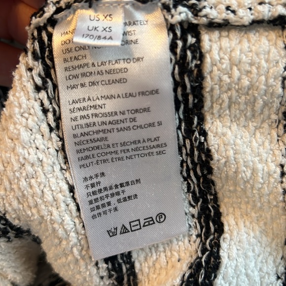 Free People - Bardot Sweater - only worn few times - Picture 14 of 15